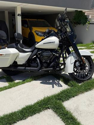 HARLEY-DAVIDSON ROAD KING SPECIAL 